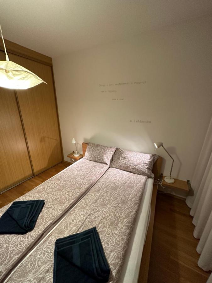 Central Apartment With Balcony Budapest Esterno foto