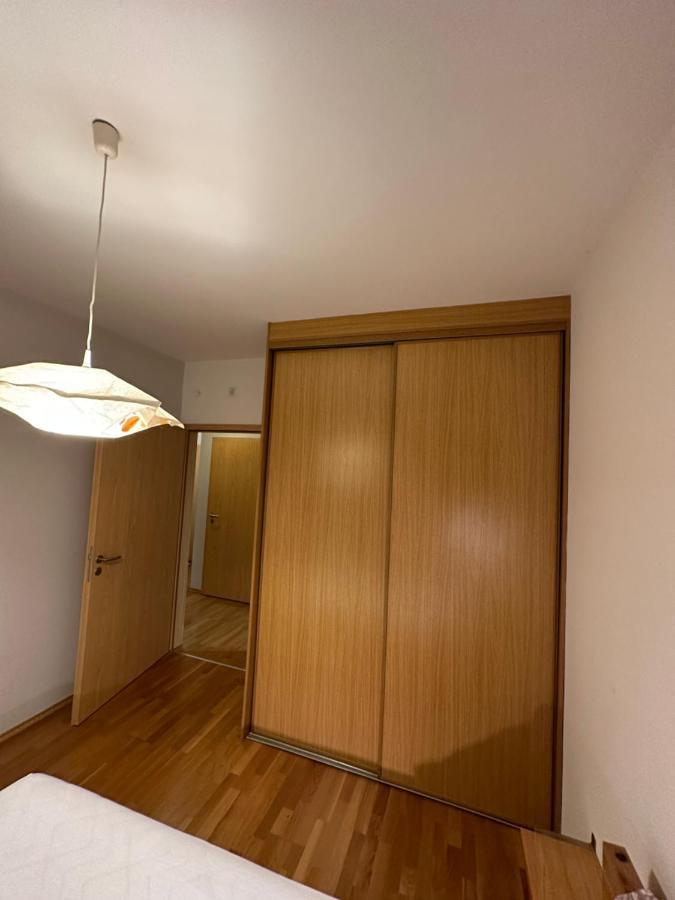 Central Apartment With Balcony Budapest Esterno foto
