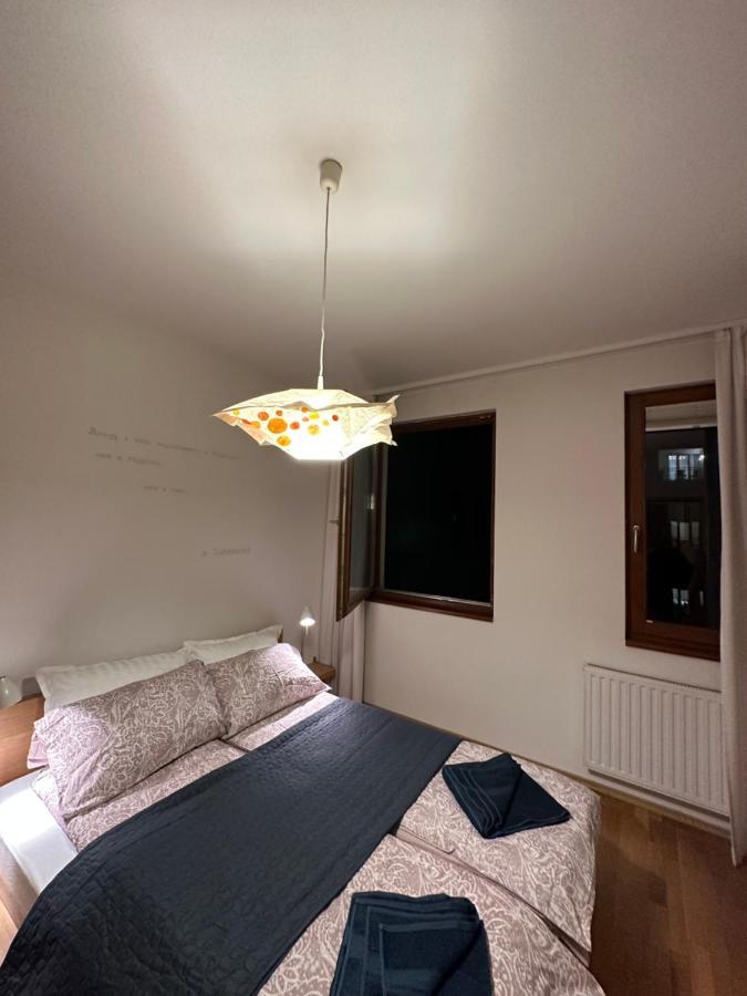 Central Apartment With Balcony Budapest Esterno foto