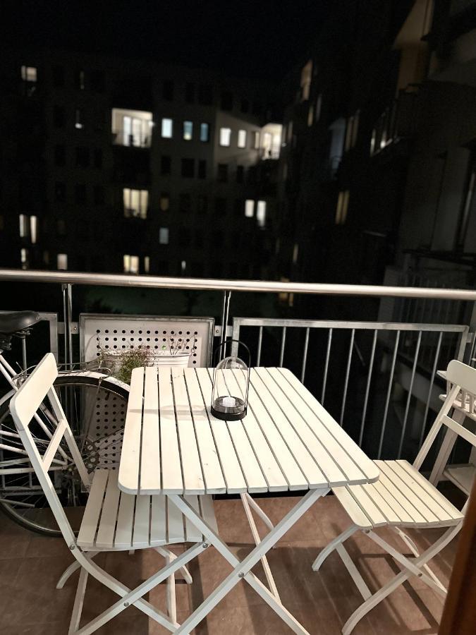 Central Apartment With Balcony Budapest Esterno foto