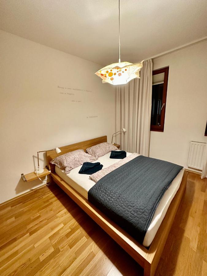 Central Apartment With Balcony Budapest Esterno foto