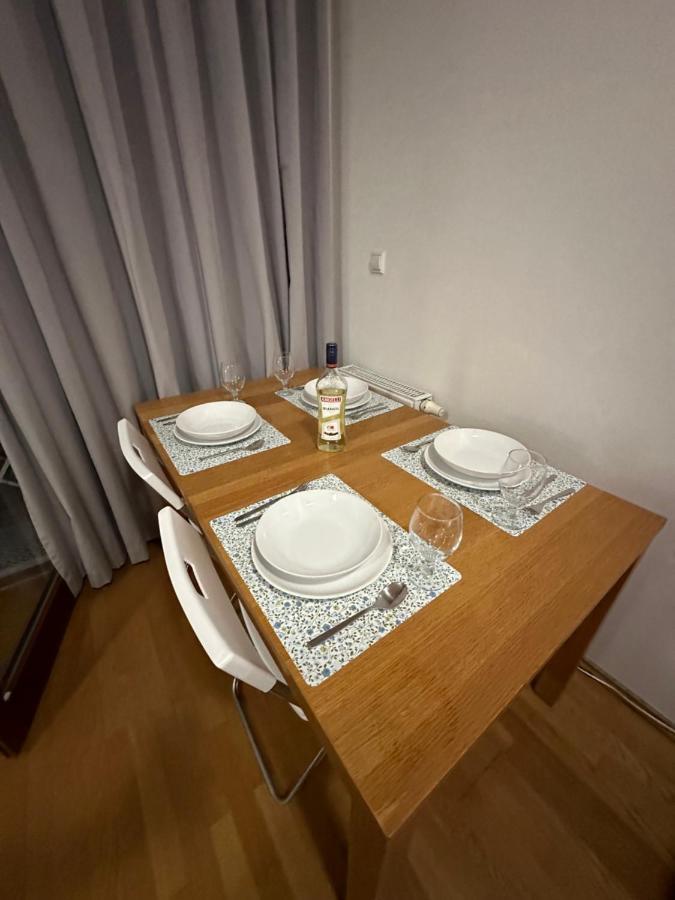 Central Apartment With Balcony Budapest Esterno foto