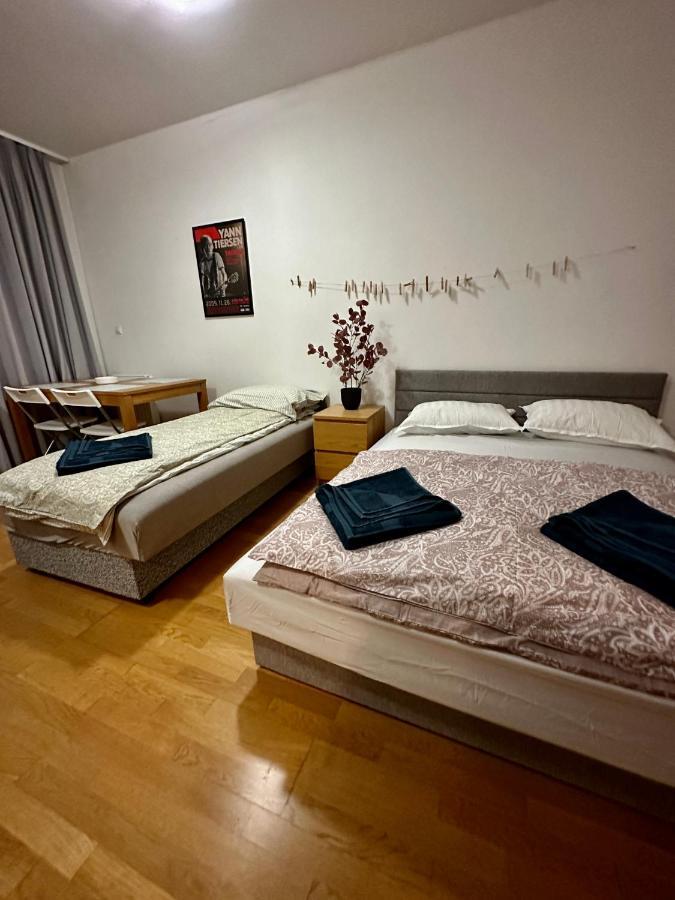 Central Apartment With Balcony Budapest Esterno foto