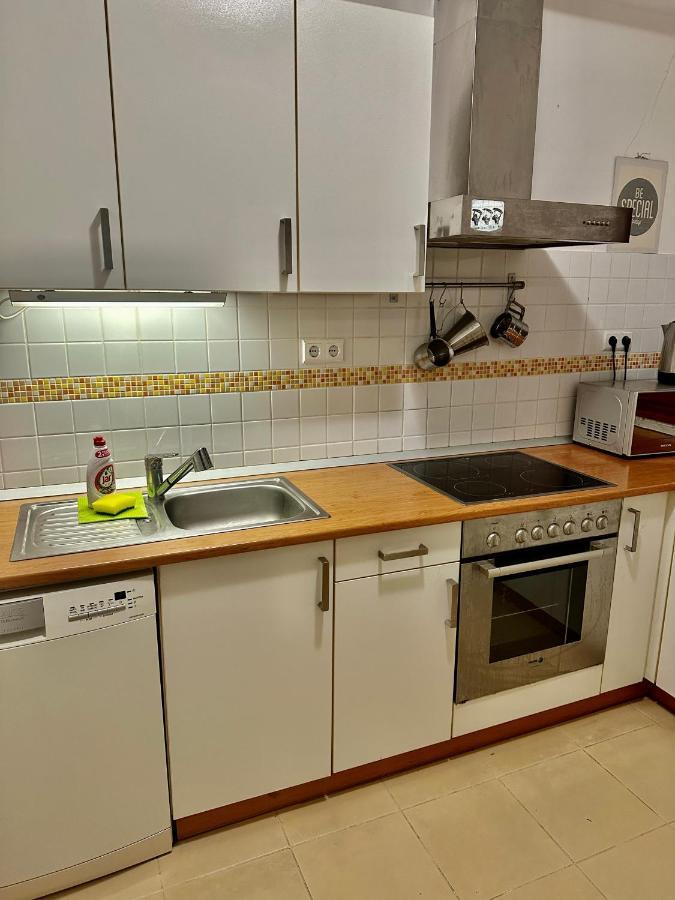 Central Apartment With Balcony Budapest Esterno foto