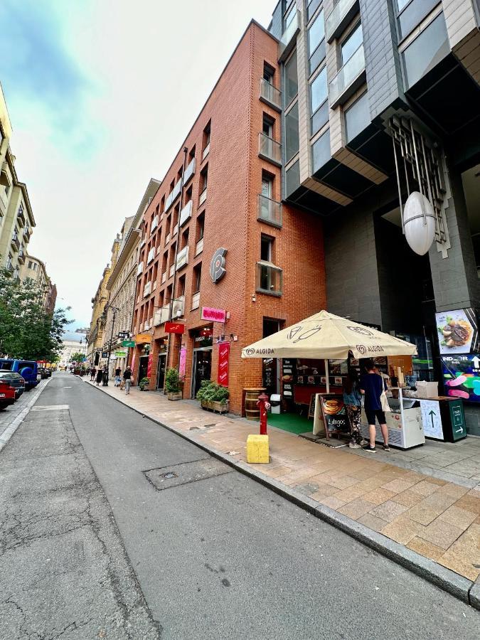 Central Apartment With Balcony Budapest Esterno foto