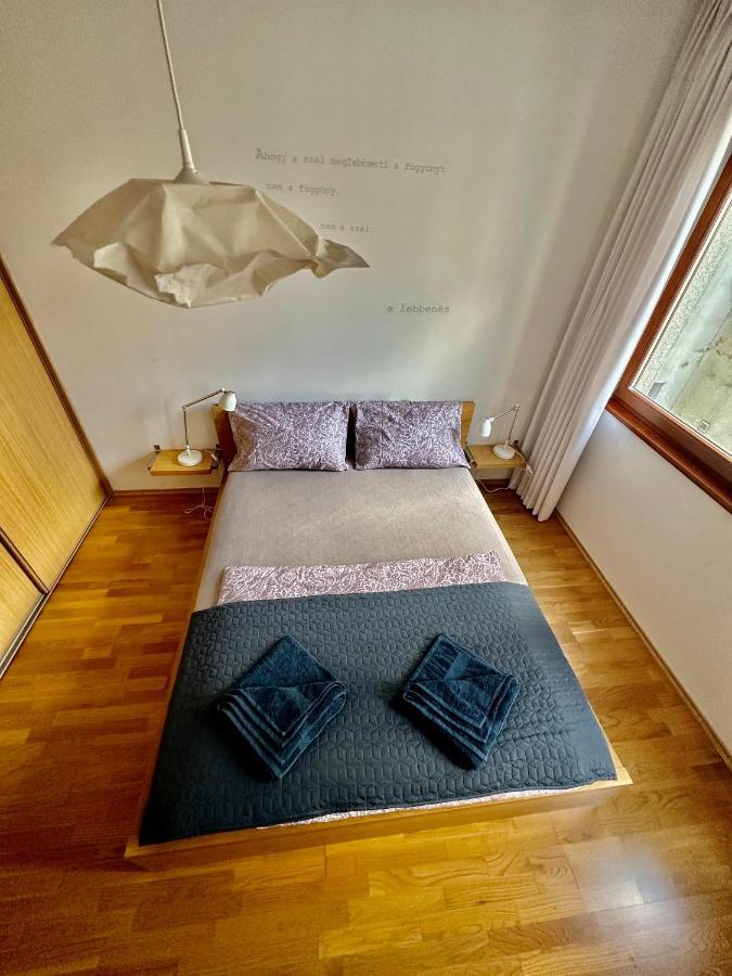 Central Apartment With Balcony Budapest Esterno foto