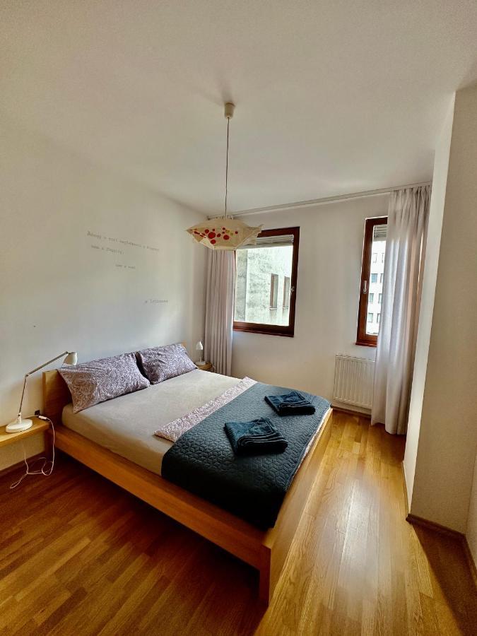 Central Apartment With Balcony Budapest Esterno foto