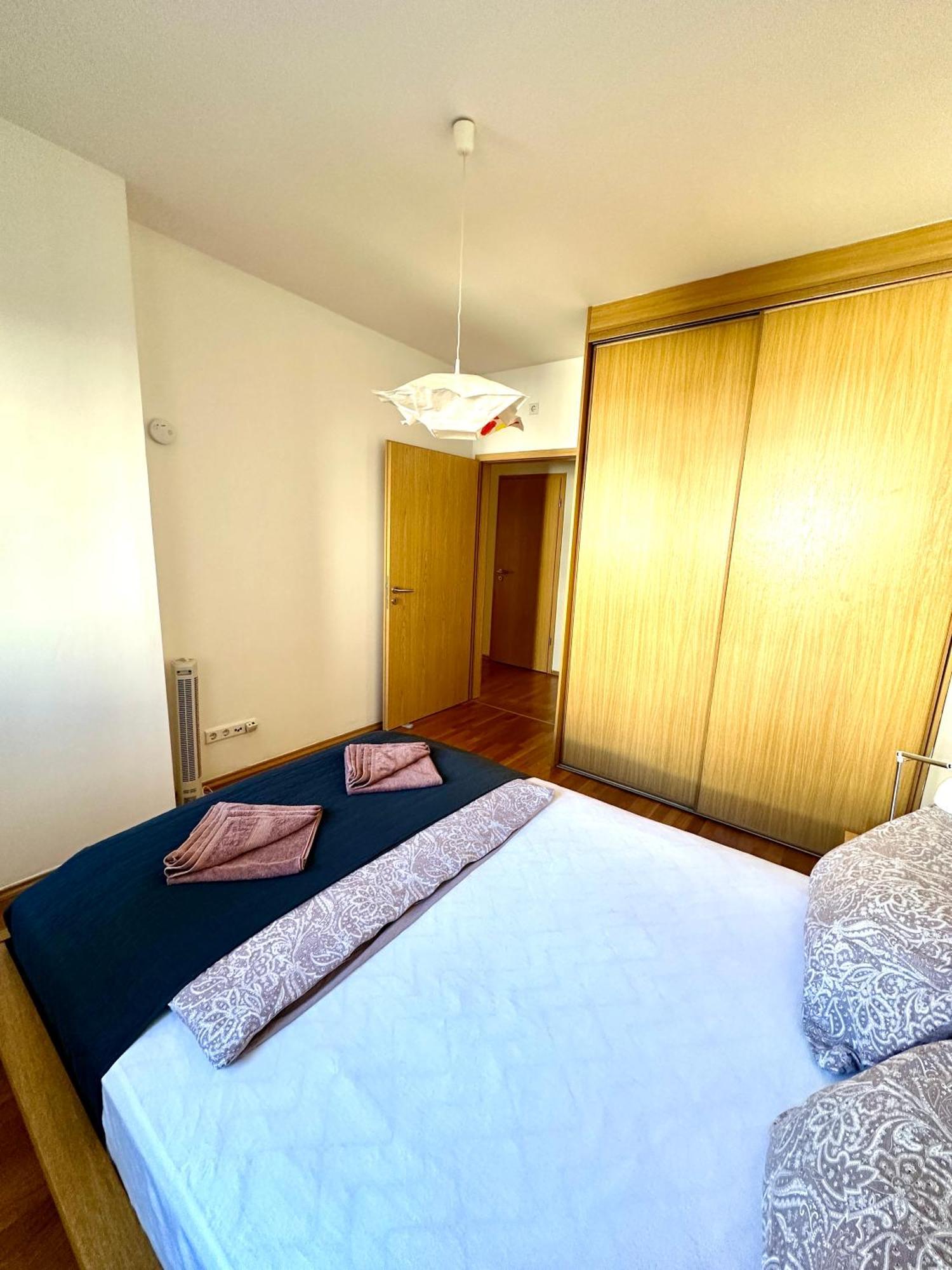 Central Apartment With Balcony Budapest Esterno foto