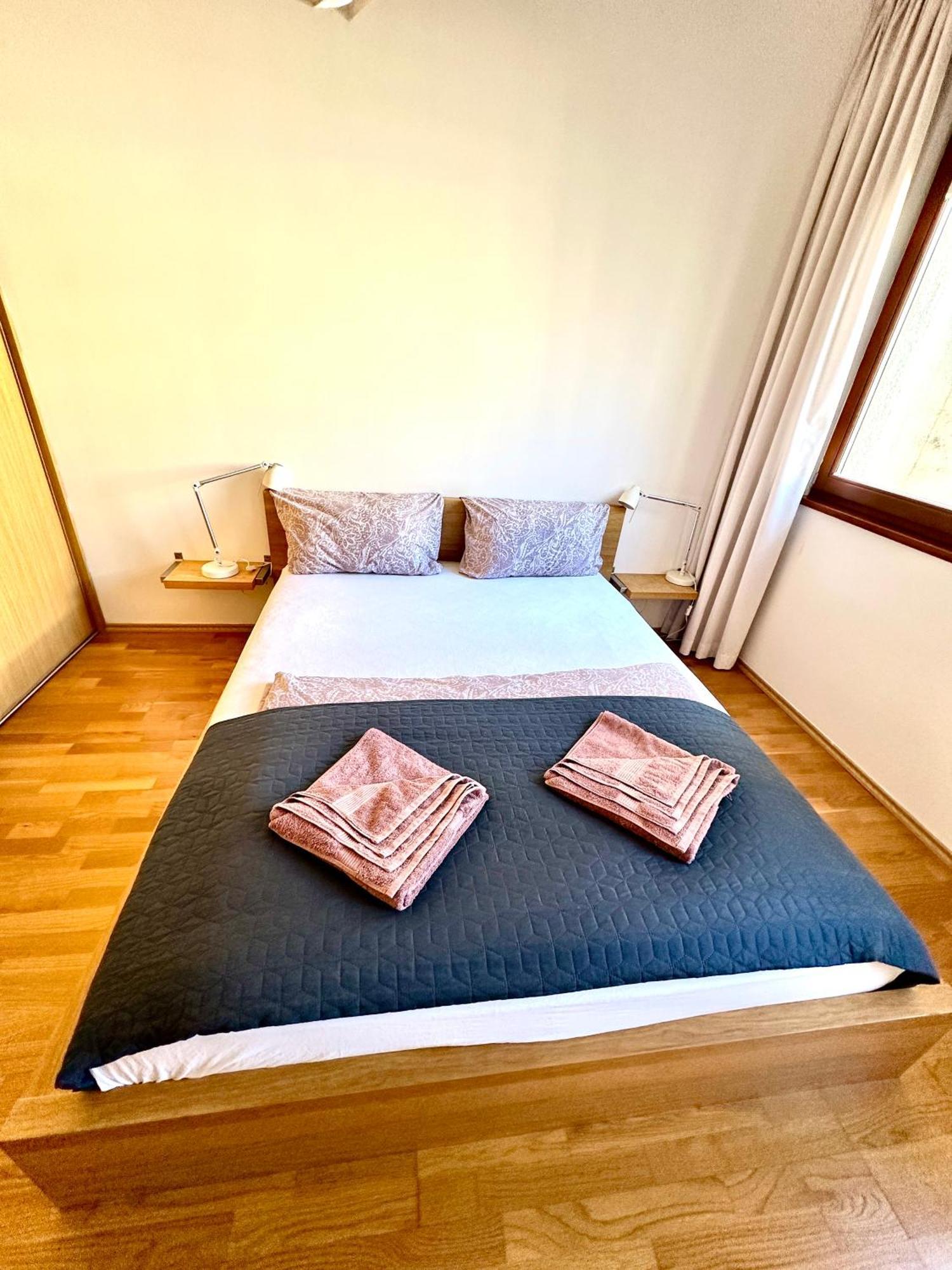 Central Apartment With Balcony Budapest Esterno foto