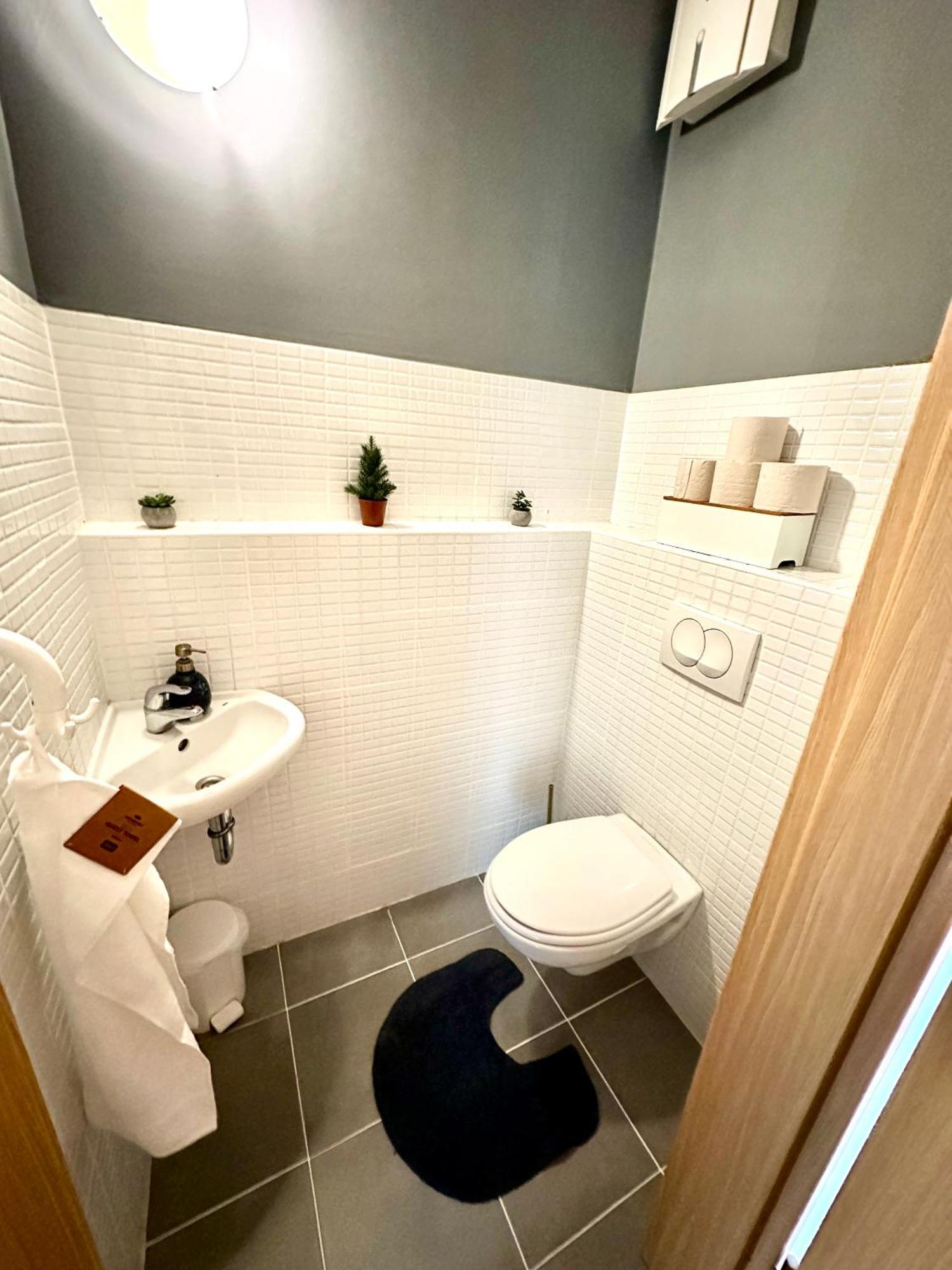 Central Apartment With Balcony Budapest Esterno foto