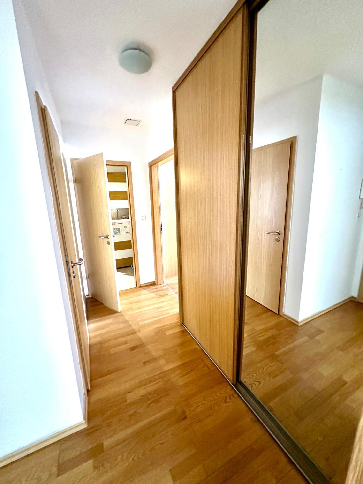 Central Apartment With Balcony Budapest Esterno foto