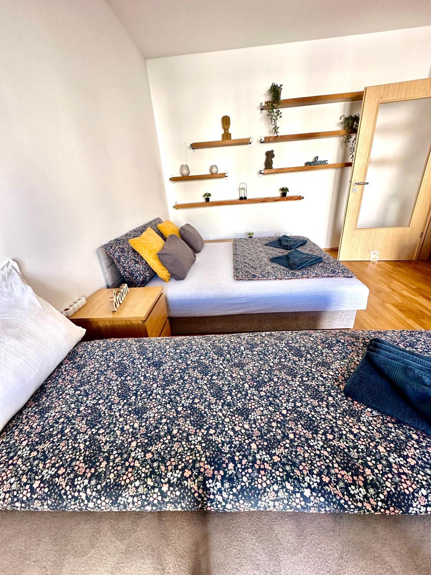 Central Apartment With Balcony Budapest Esterno foto