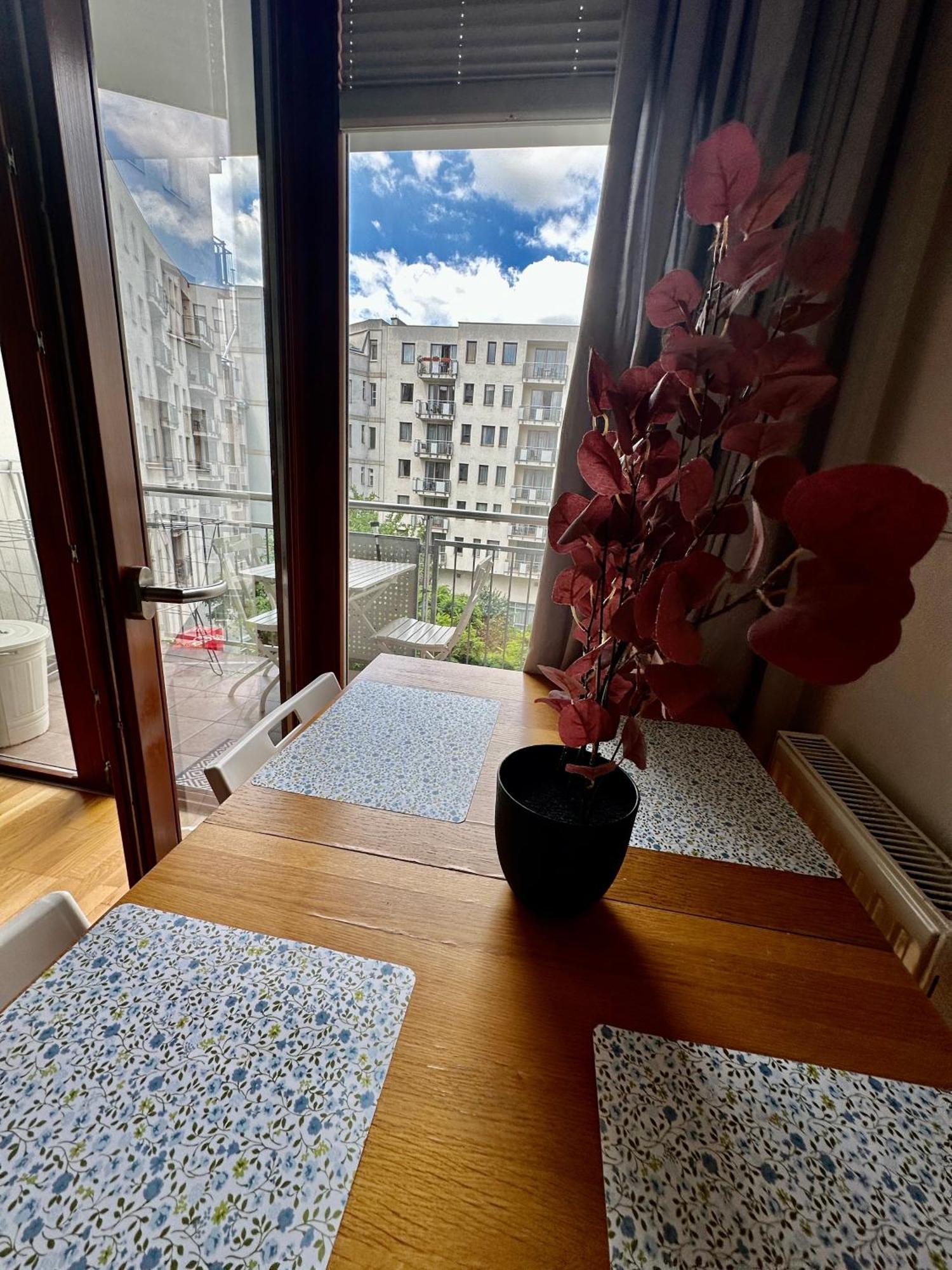Central Apartment With Balcony Budapest Esterno foto