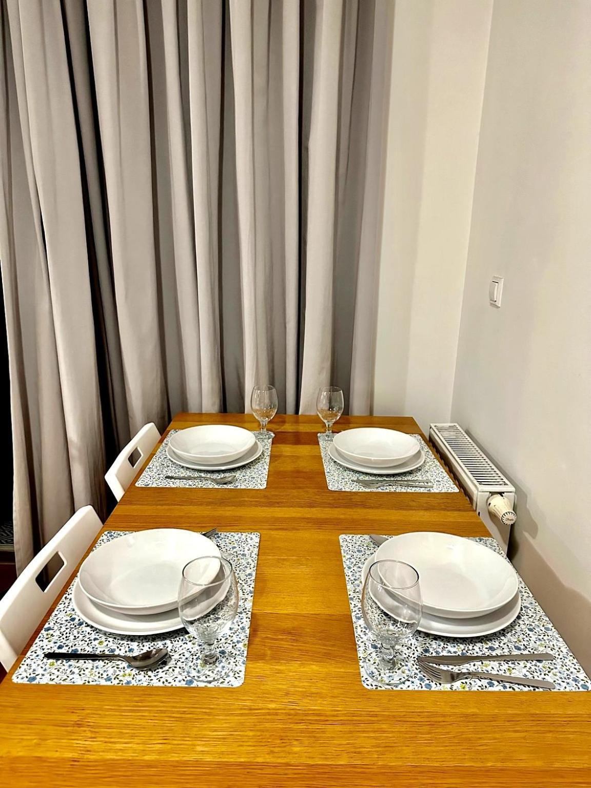 Central Apartment With Balcony Budapest Esterno foto