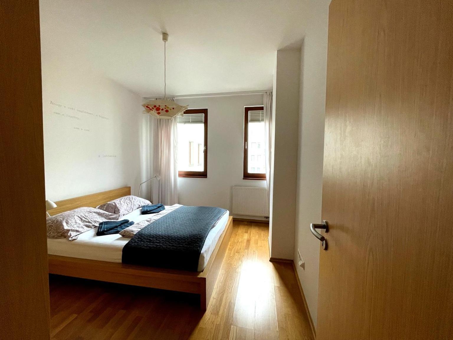 Central Apartment With Balcony Budapest Esterno foto