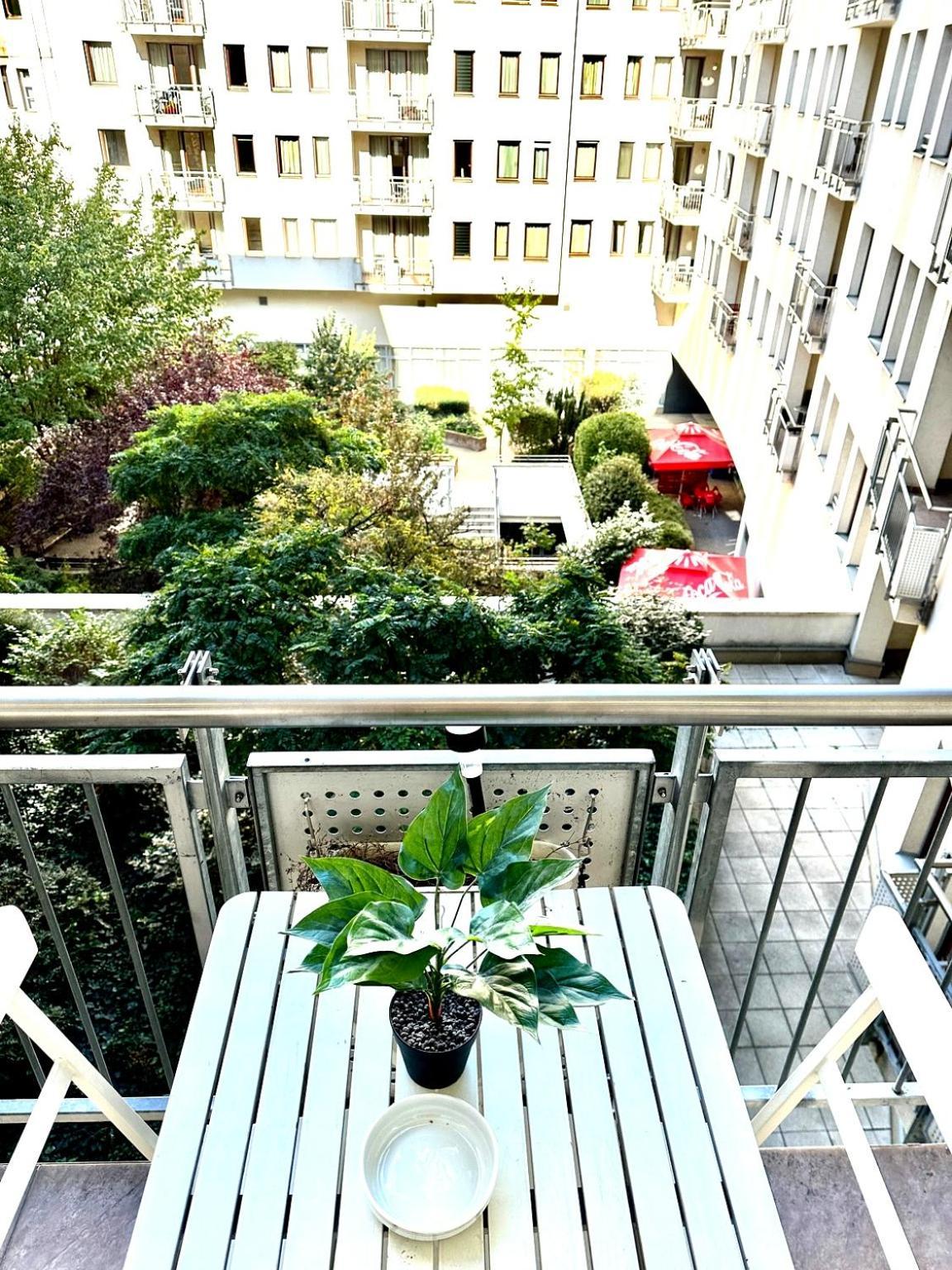 Central Apartment With Balcony Budapest Esterno foto